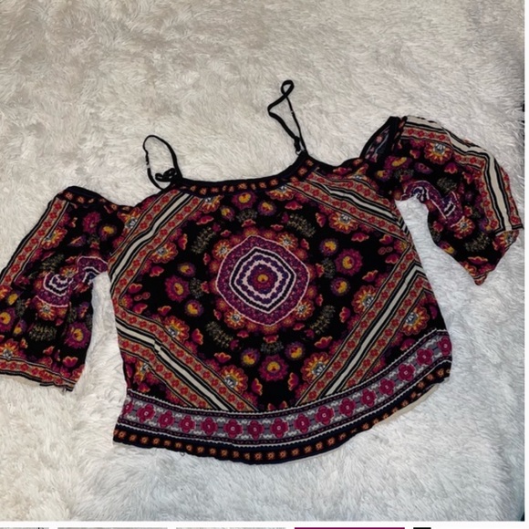Flying Tomato‎ Paisley Print Cold Shoulder Bell Sleeve Top size small adjustable - Picture 5 of 8